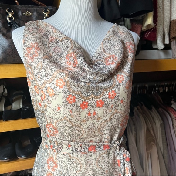 ⭐️BOGO FREE⭐️ The Limited dress in EUC - Picture 5 of 7